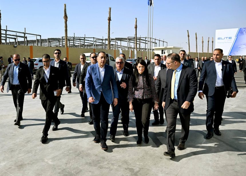 رئيس الوزراء يبدأ جولة موسعة لافتتاح مشروعات صناعية ولوجستية جديدة بالمنطقة