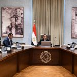 رئيس الوزراء يتابع عددا من ملفات العمل مع وزير الإسكان