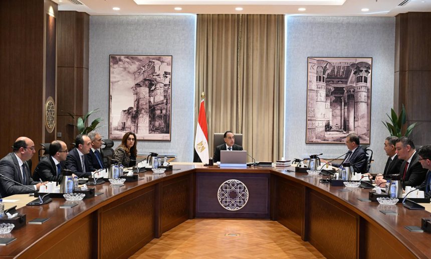 رئيس الوزراء يستعرض إجراءات التعامل مع الحيوانات الضالة والمتروكة