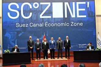 رئيس الوزراء يشهد توقيع اتفاقيات وعقود إنشاء مشروعين متكاملين في مجال الطاقة المتجددة وتصنيع مكوناتها محلياً