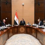 رئيس الوزراء يلتقي رئيس شركة بوينج الأمريكية لبحث فرص تعزيز وتطوير الشراكة القائمة