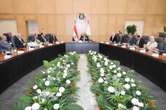 نائب رئيس مجلس الوزراء للتنمية الصناعية وزير الصناعة والنقل يبحث مع اتحاد الصناعات المصرية وغرفة الصناعات الهندسية