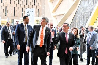 نائبا وزيري خارجية أمريكا وطاجيكستان يشيدان بالمتحف الكبير