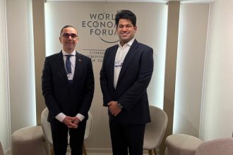 وزير الاستثمار والتجارة الخارجية يلتقى رئيس شركة TVS Motors الهندية e1768924735203