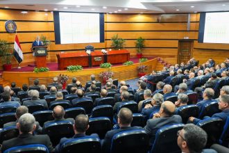 وزير البترول يستعرض خطط زيادة الإنتاج المحلي وتأمين احتياجات الغاز في صيف 2026