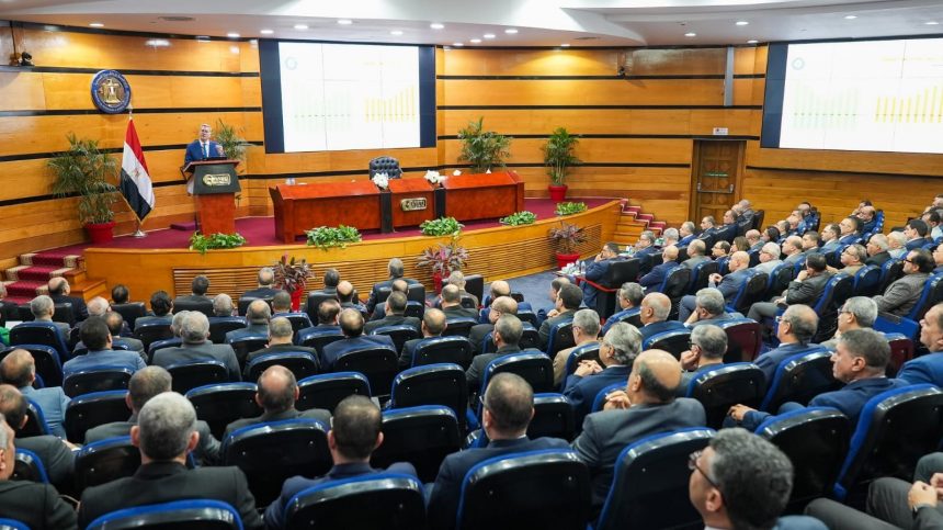 وزير البترول يستعرض خطط زيادة الإنتاج المحلي وتأمين احتياجات الغاز في صيف 2026