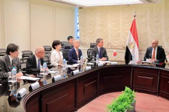 وزير التربية والتعليم يبحث مع وفد البرلمان الياباني وسفير اليابان لدى مصر