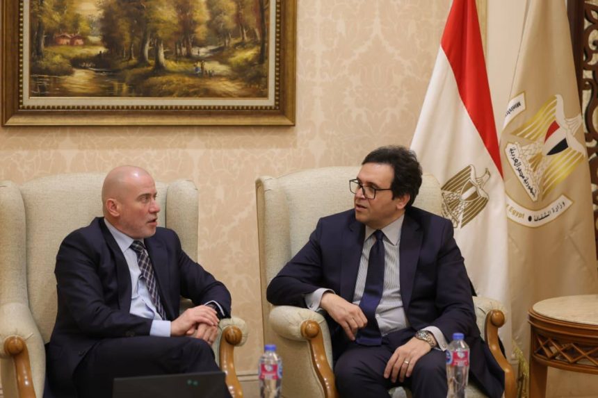 وزير الثقافة يلتقي نظيره بجمهورية رومانيا