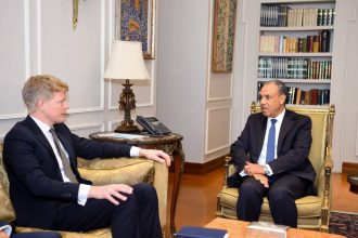 وزير الخارجية لمبعوث اليمن الأممي