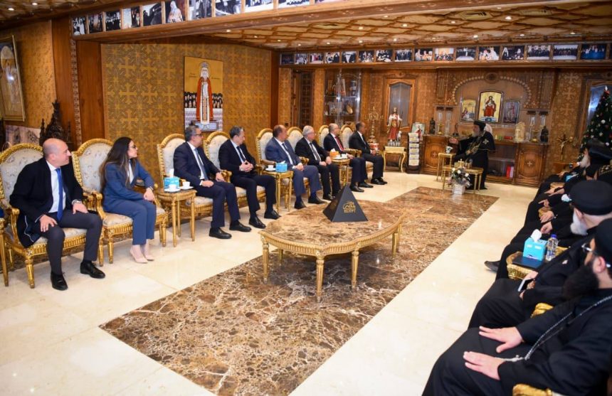 وزير الخارجية يهنئ البابا تواضروس الثاني بمناسبة عيد الميلاد المجيد