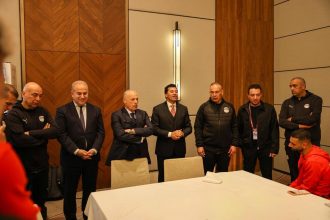 وزير الرياضة وأبو ريدة للاعبي المنتخب