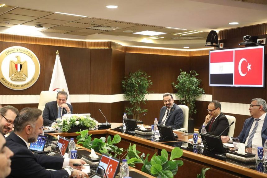 وزير الصحة يتابع مع وفد تركي تنفيذ مدينة العاصمة الطبية