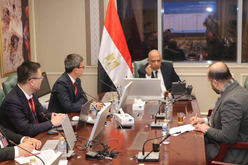 وزير الكهرباء والطاقة المتجددة يبحث مع مجموعة صاني الصينية