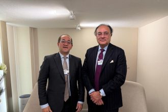 وزير المالية لنظيره الباكستاني