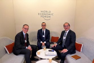 وزيرا الاستثمار والمالية يبحثان مع مسؤولي الأوروبي لإعادة الإعمار والتنمية سبل زيادة استثمارات البنك في مصر