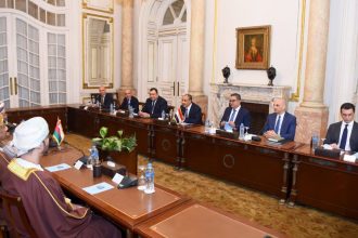 وزيرا خارجية مصر وعُمان يؤكدان تطابق الرؤى وتكامل جهودهما لتثبيت دعائم أمن واستقرار المنطقة