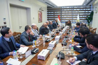 وزيرة التنمية المحلية تبحث مع قيادات وزارة الاتصالات إتاحة تقديم طلبات منظومة المحال العامة على منصة مصر الرقمية