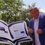 وفاة الكاتب السويسري إريك فون دانكن عن 90 عاما