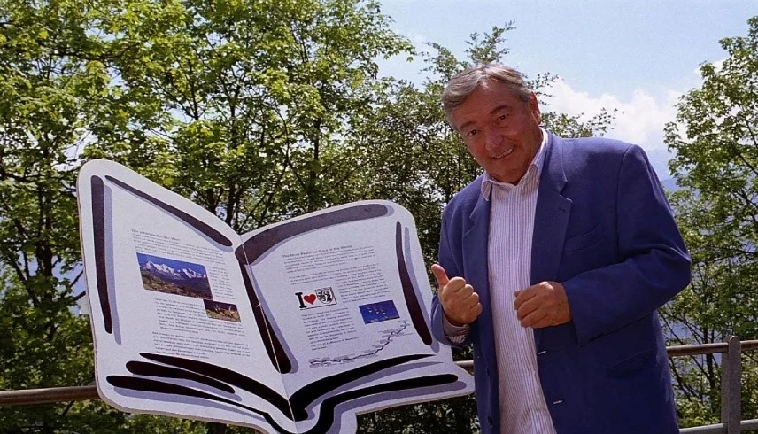 وفاة الكاتب السويسري إريك فون دانكن عن 90 عاما