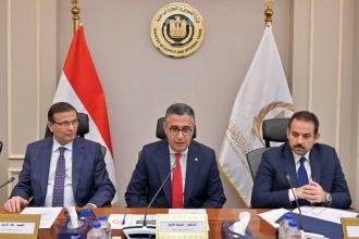 اتفاق ثلاثي لاستيراد دواجن مجمدة وطرحها بالمنافذ قبل شهر رمضان لتعزيز المعروض وضبط الأسواق