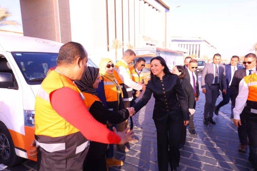 اصطفاف فرق التدخل السريع والهلال الأحمر المصري لتعزيز سرعة الاستجابة لحالات الأطفال والكبار بلا مأوى