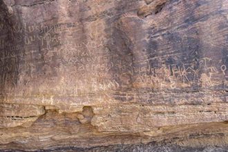 اكتشاف موقع أثري جديد بجنوب سيناء يزيح الستار عن أسرار 10 آلاف عام من تاريخ الفن الصخري