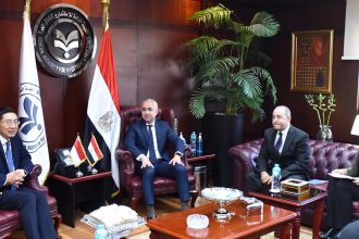 الهيئة العامة للاستثمار والمناطق الحرة تبحث مع سفير سنغافورة تعزيز التعاون الاستثماري المشترك