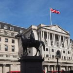 بريطانيا تحث مواطنيها في دول خليجية على الاحتماء بعد هجمات صاروخية