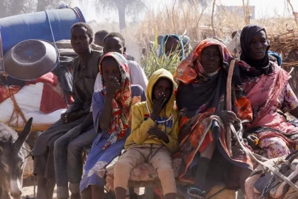 بريطانيا تفرض عقوبات على قادة بالجيش السوداني وقوات الدعم السريع