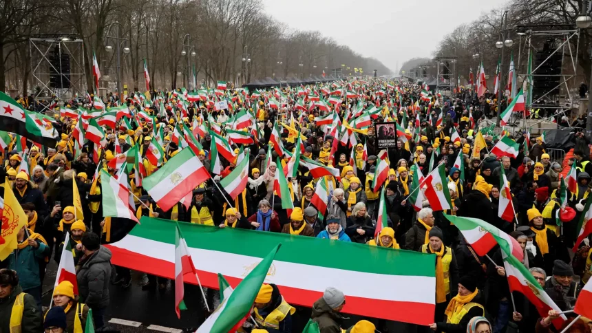 تظاهر الآلاف في برلين تضامنا مع الاحتجاجات الإيرانية