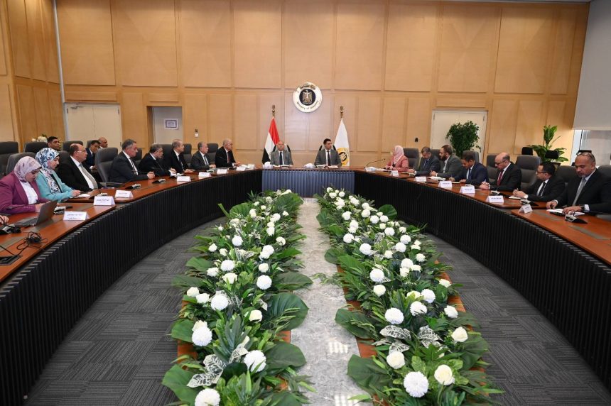 خالد هاشم، وزير الصناعة