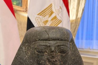 رأس التمثال e1770441115953