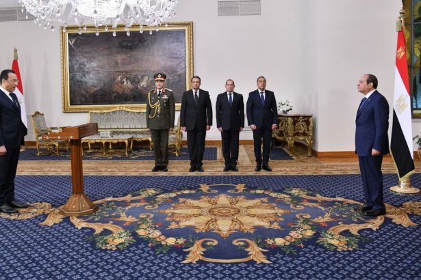 رأفت هندي وزير الاتصالات وتكنولوجيا المعلومات