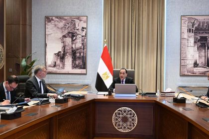 رئيس الوزراء يستعرض مستجدات عددٍ من مشروعات وملفات عمل وزارة البترول