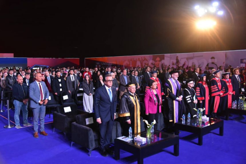 لدفعة الأولى من الجامعة الأوروبية