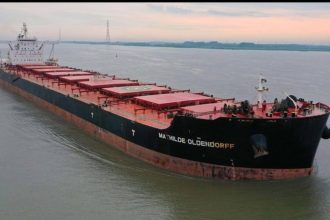 ميناء شرق بورسعيد يستقبل ثالث أكبر سفينة صب جاف منذ بدء نشاط تداول بضائع الصب