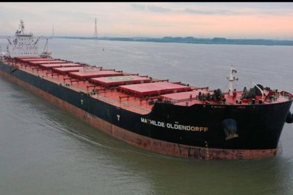 ميناء شرق بورسعيد يستقبل ثالث أكبر سفينة صب جاف منذ بدء نشاط تداول بضائع الصب