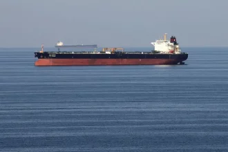 واشنطن توصي السفن التجارية بالابتعاد من منطقة الخليج