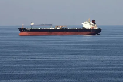 واشنطن توصي السفن التجارية بالابتعاد من منطقة الخليج