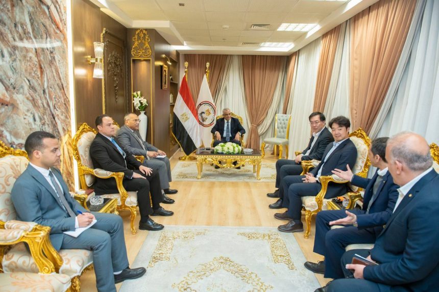 وزير الإنتاج الحربي لوفد كوري