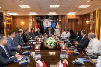 وزير الإنتاج الحربي يبحث مع وفد عماني التكامل في مجال إدارة المخلفات