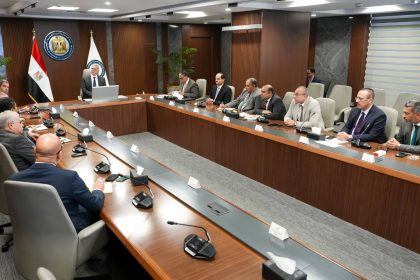 وزير البترول يتابع مع شركات الخدمات العالمية تطوير تكنولوجيا حفر الآبار لزيادة الإنتاج البترولي