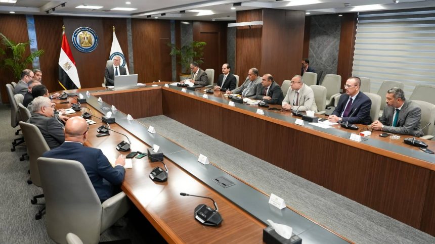 وزير البترول يتابع مع شركات الخدمات العالمية تطوير تكنولوجيا حفر الآبار لزيادة الإنتاج البترولي