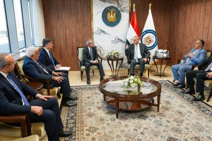 وزير البترول يتابع مع مسؤولي إيني الإيطالية خطط زيادة الإنتاج وربط الحقول القبرصية