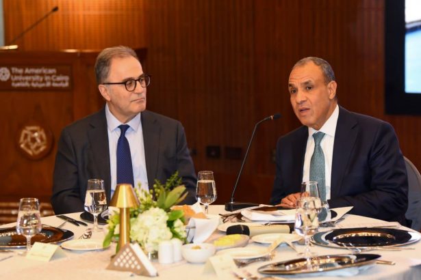 وزير الخارجية