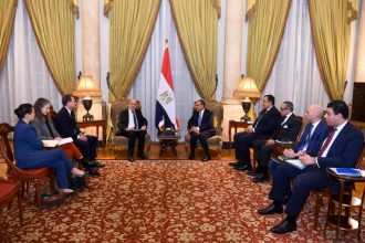 وزير الخارجية لمبعوث ماكرونوزير الخارجية لمبعوث ماكرون