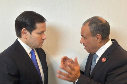 وزير الخارجية ونظيره الأمريكي