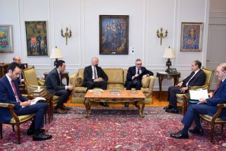 وزير الخارجية يؤكد لرئيس سكاتك النرويجية أهمية مواصلة تعزيز التعاون في مجال الطاقة المتجددة