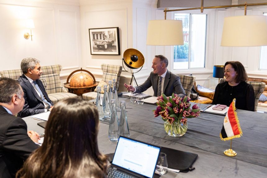 وزير السياحة يعرض على منظمي رحلات وشركات سياحة في بريطانيا التنوع السياحي الفريد في مصر