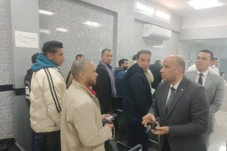 وزير العمل يوجّه بسرعة إعداد تطبيق إلكتروني لحجز مواعيد توثيق عقود العمل بالخارج